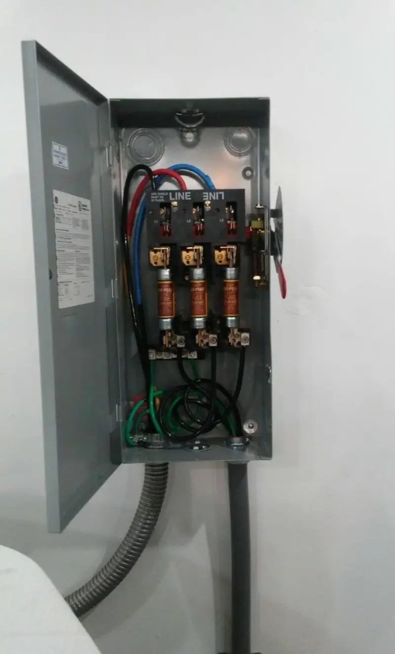Three-phase disconnect switch installed for Electrical Wiring & Rewiring in Rockwood